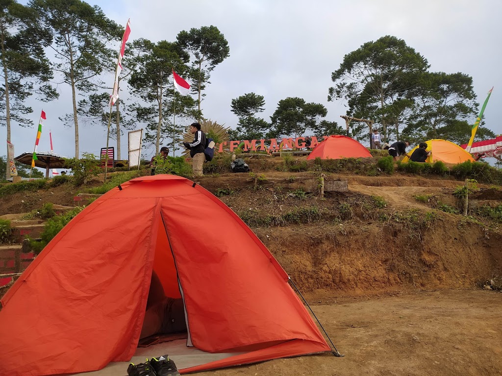 Camp Temiangan Hill + Jelajah Lembah Seribu Kawah